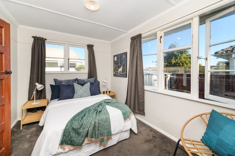 Photo of property in 660 Featherston Street, Roslyn, Palmerston North, 4414