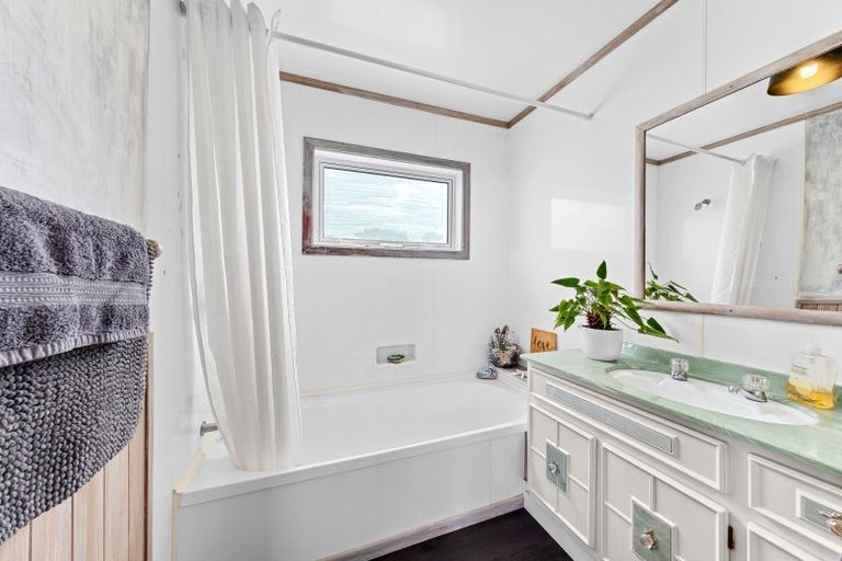 Photo of property in 11 Hector Place, Opunake, 4616