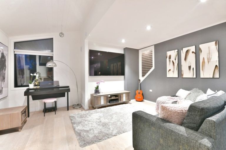 Photo of property in 254 Wade River Road, Wade Heads, Whangaparaoa, 0932