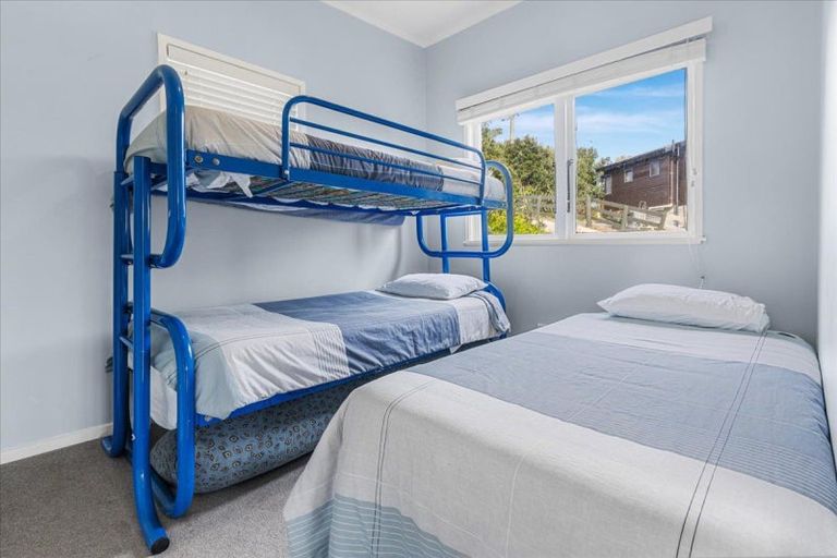 Photo of property in 12 Takarei Terrace, Mokau, 4376