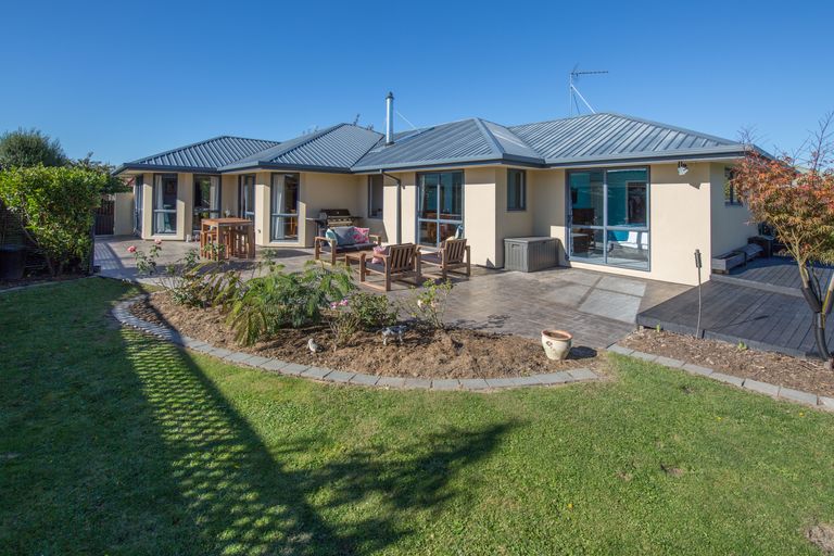 Photo of property in 16 Paget Drive, Woodend, 7610