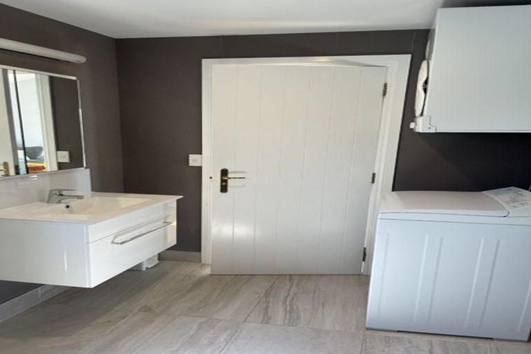 Photo of property in 57 Cedar Drive, Kelvin Heights, Queenstown, 9300