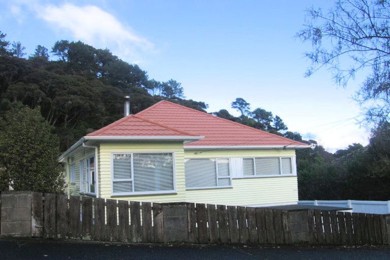 Photo of property in 219 Whites Line East, Waiwhetu, Lower Hutt, 5010