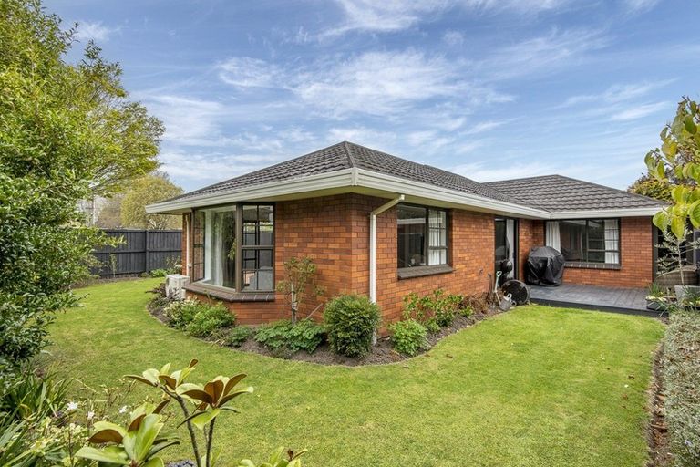 Photo of property in 2/84 Memorial Avenue, Ilam, Christchurch, 8053