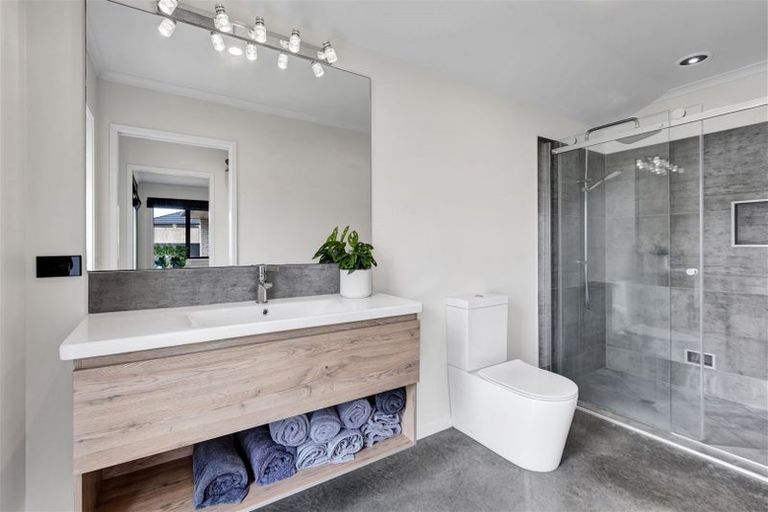 Photo of property in 15 Frederick Place, Whalers Gate, New Plymouth, 4310