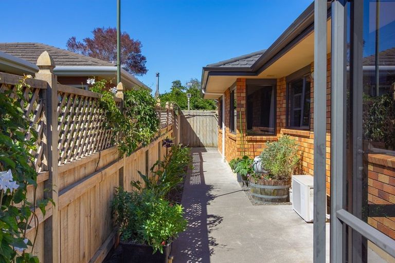 Photo of property in 7 Rarawa Place, Vogeltown, New Plymouth, 4310