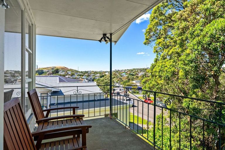 Photo of property in 26 Stewart Drive, Newlands, Wellington, 6037