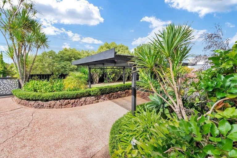 Photo of property in 1/133 Carlisle Road, Northcross, Auckland, 0632