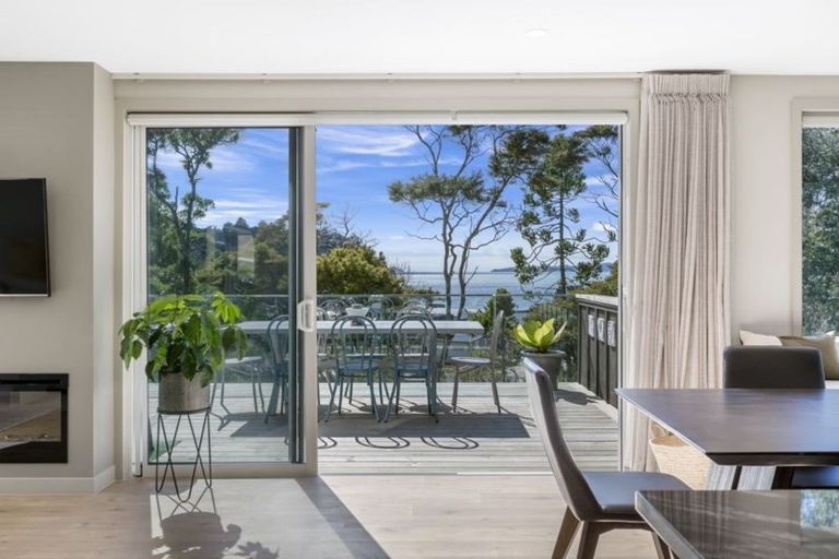 Photo of property in 3 Koru Place, Snells Beach, 0920