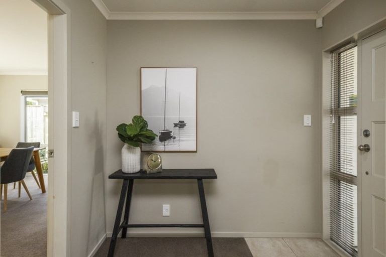 Photo of property in 1 Lorenzo Place, Kelvin Grove, Palmerston North, 4414