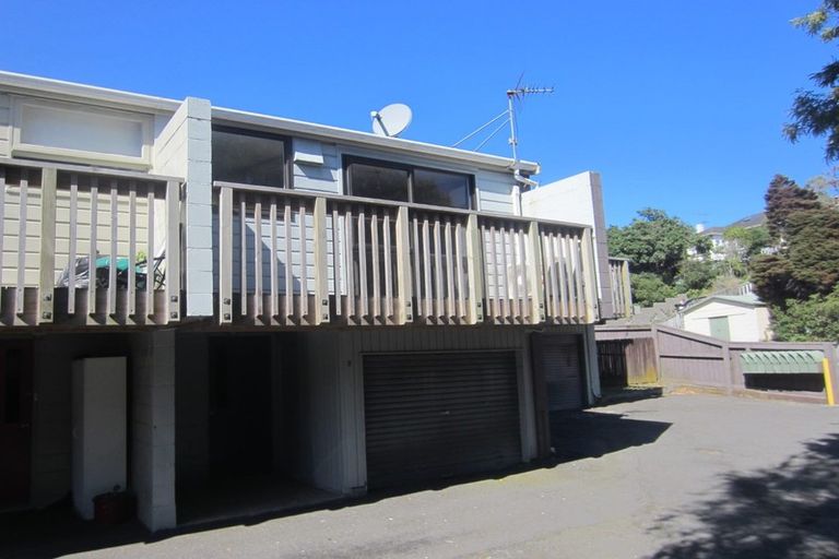 Photo of property in 2/23 Collins Avenue, Tawa, Wellington, 5028