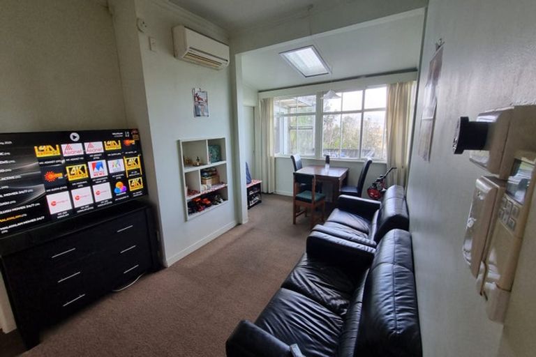 Photo of property in 107 The Ridgeway, Mornington, Wellington, 6021