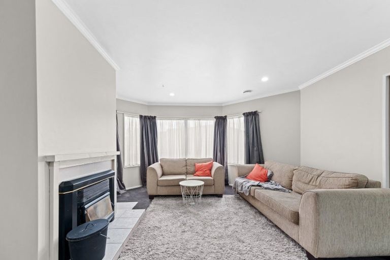 Photo of property in 10 Saint Ives Grove, Whalers Gate, New Plymouth, 4310