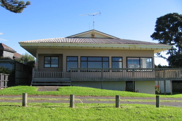 Photo of property in 7 Marine Parade, Orewa, 0931