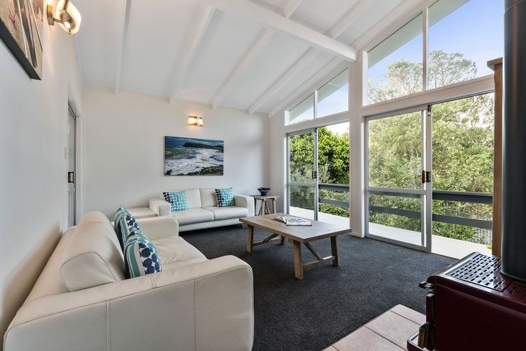 Photo of property in 19 Wirihana Road, Titirangi, Auckland, 0604