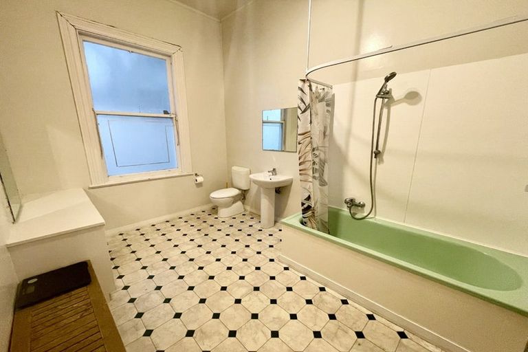 Photo of property in 26 Central Terrace, Kelburn, Wellington, 6012