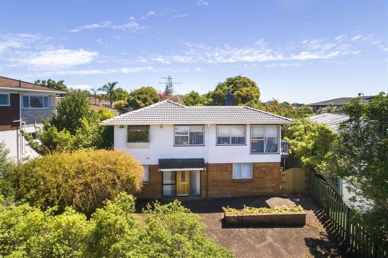 Photo of property in 18 Felgrove Street, Glendene, Auckland, 0602