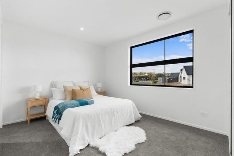 Photo of property in 2 Ferbane Way, Halswell, Christchurch, 8025