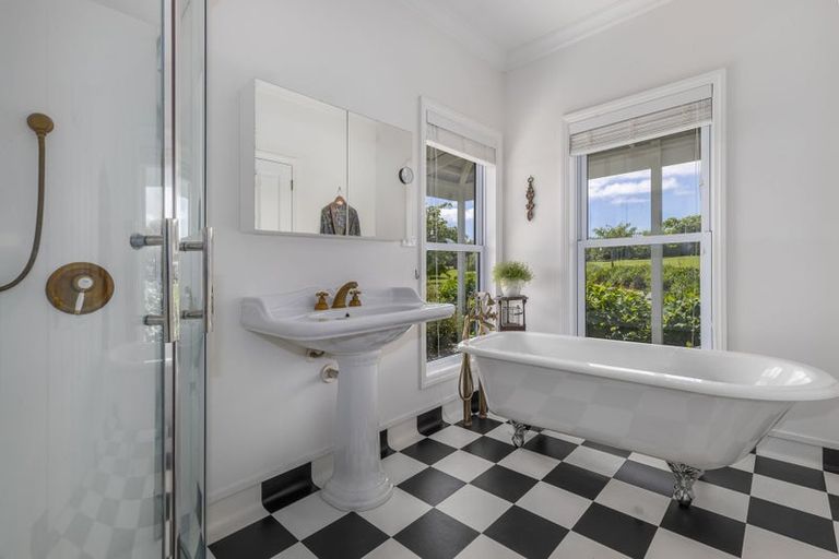 Photo of property in 68 Tarahunga Road, Levin, 5571