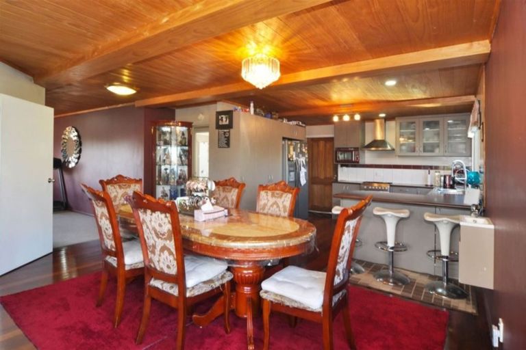 Photo of property in 2a Bamboo Grove, Kelston, Auckland, 0602