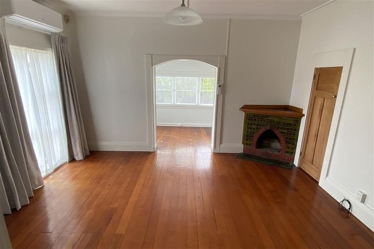 Photo of property in 43 Astley Avenue, New Lynn, Auckland, 0600