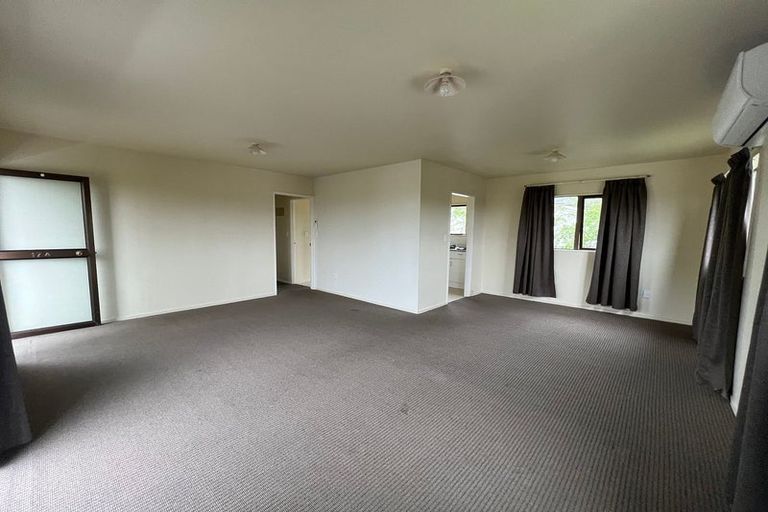 Photo of property in 2/17 Park Road, Glenfield, Auckland, 0629