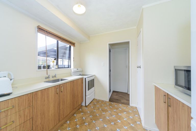 Photo of property in 40 Rotoiti Avenue, Pakuranga Heights, Auckland, 2010