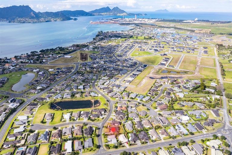 Photo of property in 4 Kowi Lakes Drive, One Tree Point, 0118