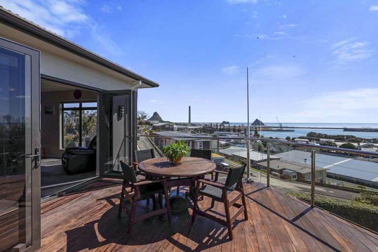 Photo of property in 3a Mission Street, Moturoa, New Plymouth, 4310