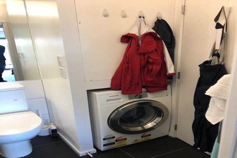 Photo of property in Barton Flats, 1/9-11 Barton Terrace, Thorndon, Wellington, 6011