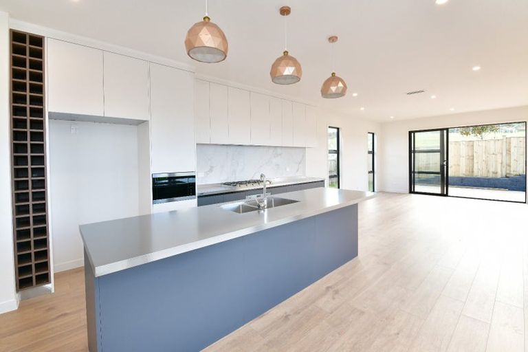 Photo of property in 15 Makenu Crescent, Wainui, Silverdale, 0992