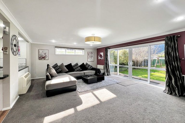 Photo of property in 64 Wellington Road, Wainuiomata, Lower Hutt, 5014