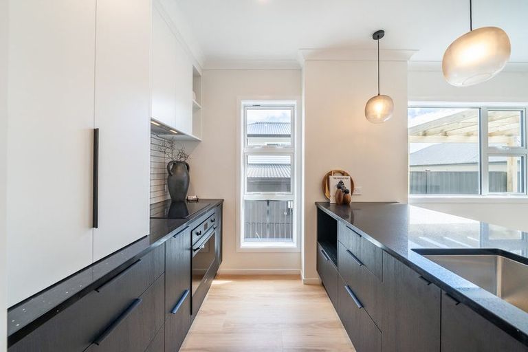 Photo of property in 70d Heretaunga Square, Silverstream, Upper Hutt, 5019