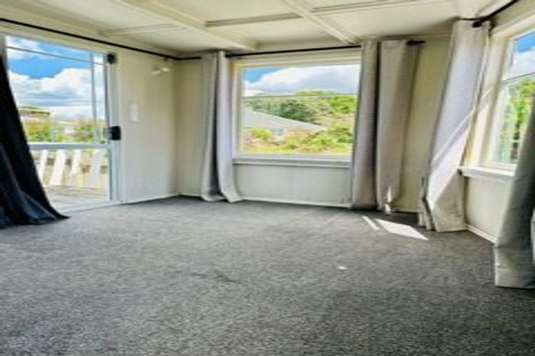 Photo of property in 11 Barrys Road, Glendene, Auckland, 0602