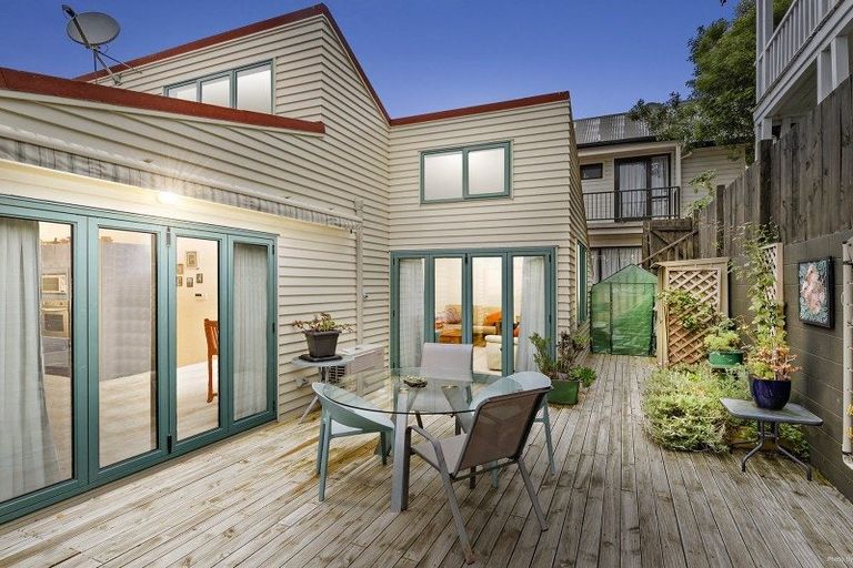 Photo of property in 8 Hall Avenue, Newtown, Wellington, 6021