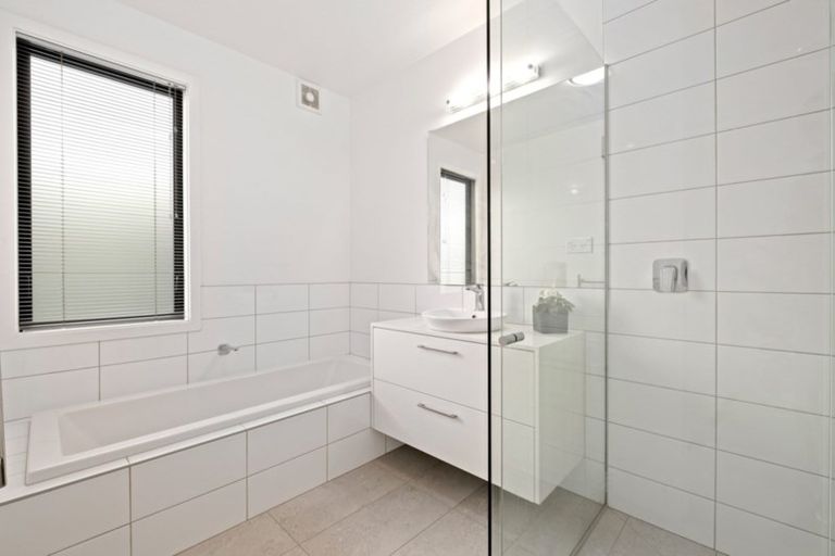 Photo of property in 5 Valley Crescent, Wanaka, 9305