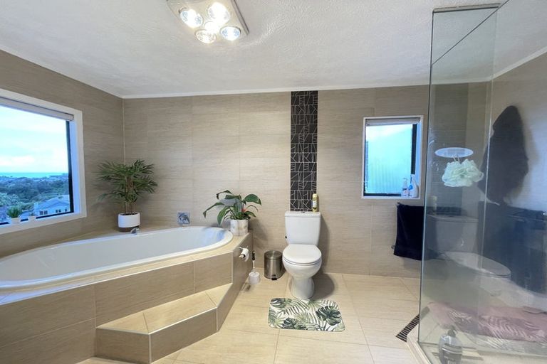 Photo of property in 947 East Coast Road, Torbay, Auckland, 0630