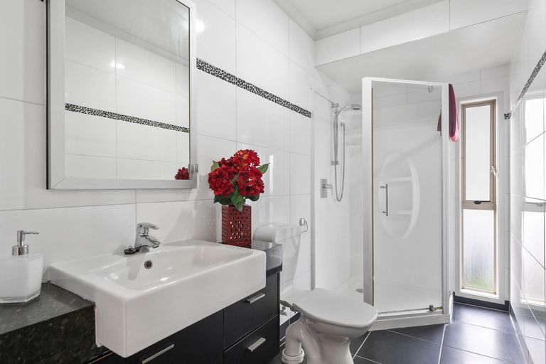 Photo of property in 8 Bezar Place, Flat Bush, Auckland, 2016