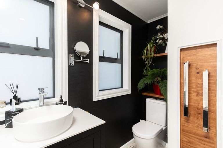 Photo of property in 40 Kapiti Crescent, Titahi Bay, Porirua, 5022