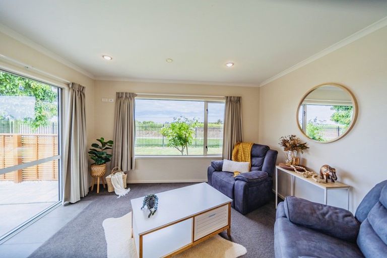 Photo of property in 33 Mcnaughton Place, Onekawa, Napier, 4110