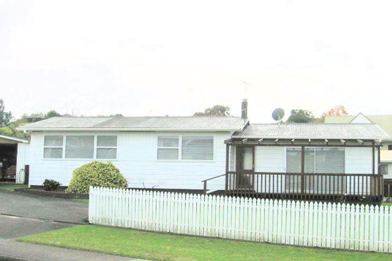 Photo of property in 1/3 Eagle Place, Red Beach, 0932