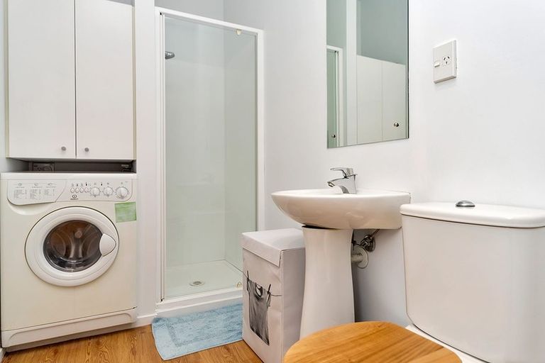 Photo of property in Guardian Apartments, 520/105 Queen Street, Auckland Central, Auckland, 1010