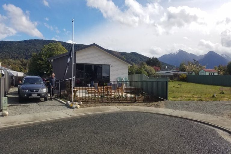 Photo of property in 25 Motu-au Close, Manapouri, 9679