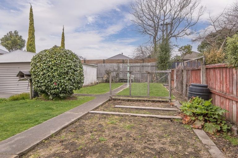 Photo of property in 231 Fifield Terrace, Opawa, Christchurch, 8023