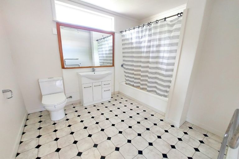 Photo of property in 5 Oxford Street, Fairfield, Hamilton, 3214