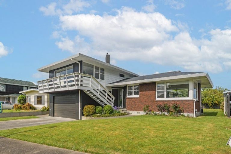Photo of property in 6 Anaru Place, Awapuni, Palmerston North, 4412