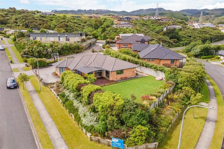 Photo of property in 2 Cosgrove Rise, Riverstone Terraces, Upper Hutt, 5018