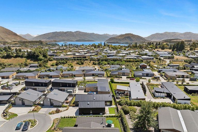 Photo of property in 12 Cleland Close, Wanaka, 9382