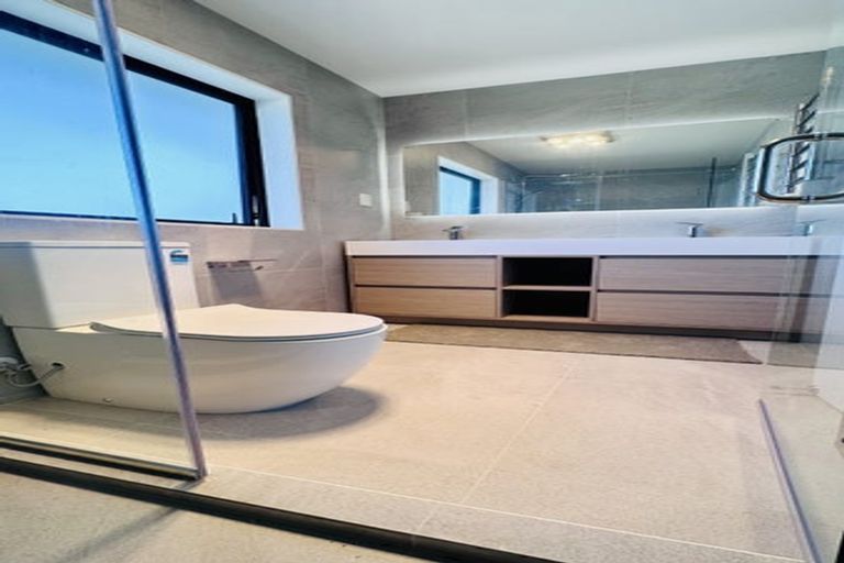 Photo of property in 9c Links Road, New Lynn, Auckland, 0600