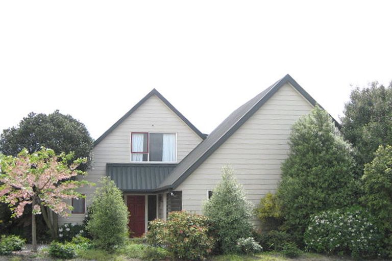 Photo of property in 8 Regency Crescent, Redwood, Christchurch, 8051